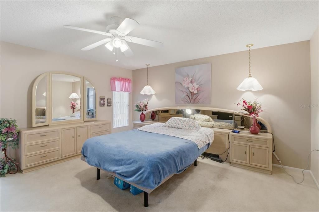 For Sale: $260,000 (2 beds, 2 baths, 1830 Square Feet)