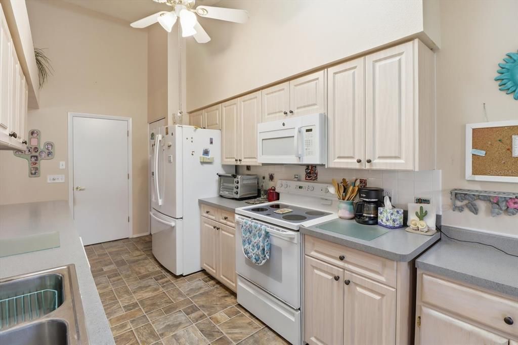 For Sale: $260,000 (2 beds, 2 baths, 1830 Square Feet)