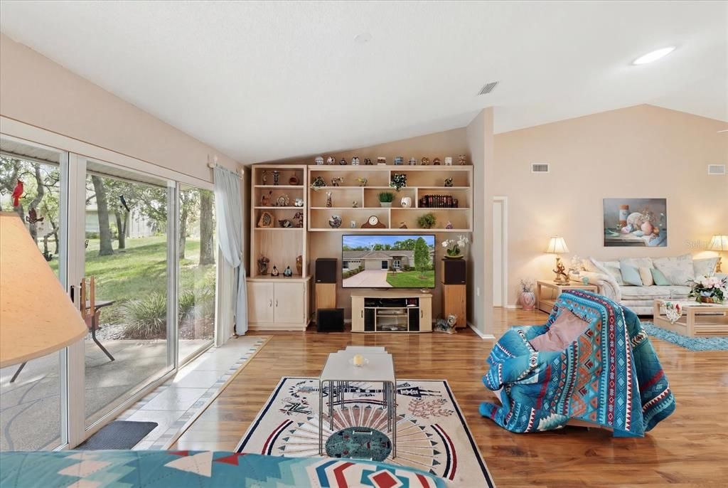 For Sale: $260,000 (2 beds, 2 baths, 1830 Square Feet)