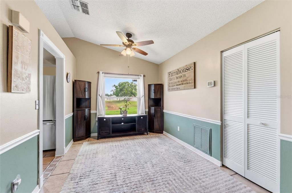 For Sale: $399,900 (3 beds, 2 baths, 1232 Square Feet)