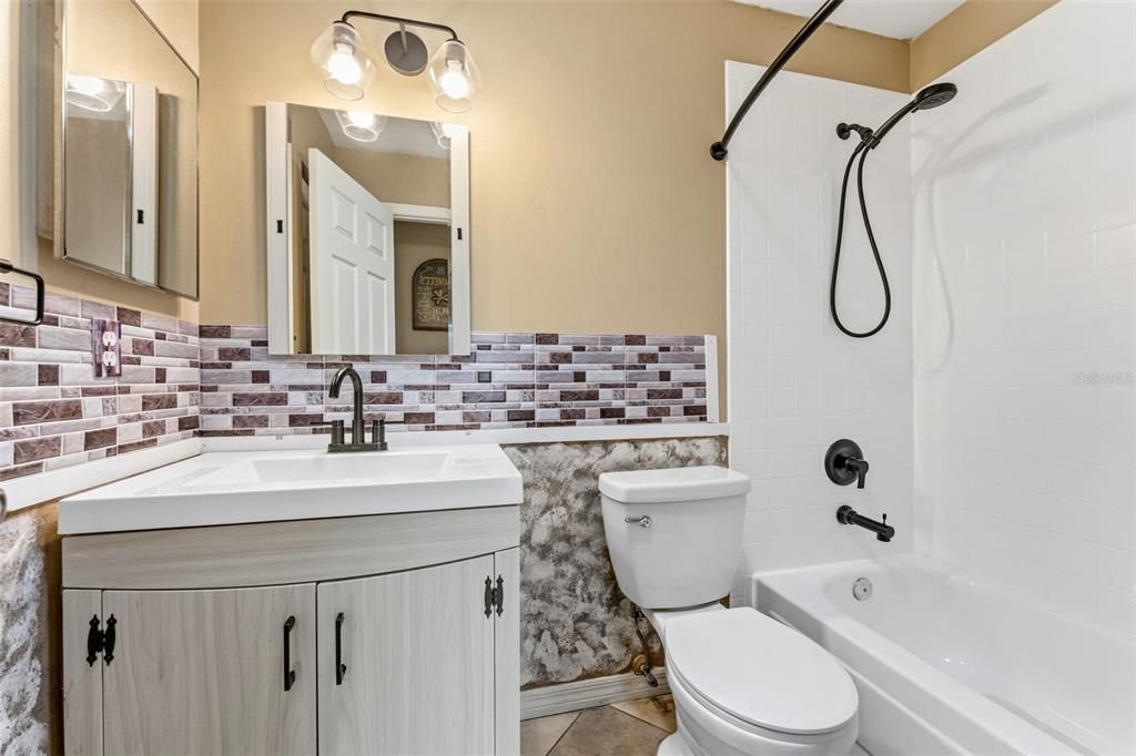 For Sale: $399,900 (3 beds, 2 baths, 1232 Square Feet)