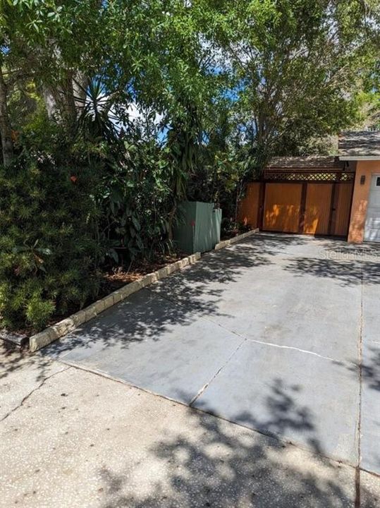 For Rent: $2,400 (1 beds, 1 baths, 725 Square Feet)