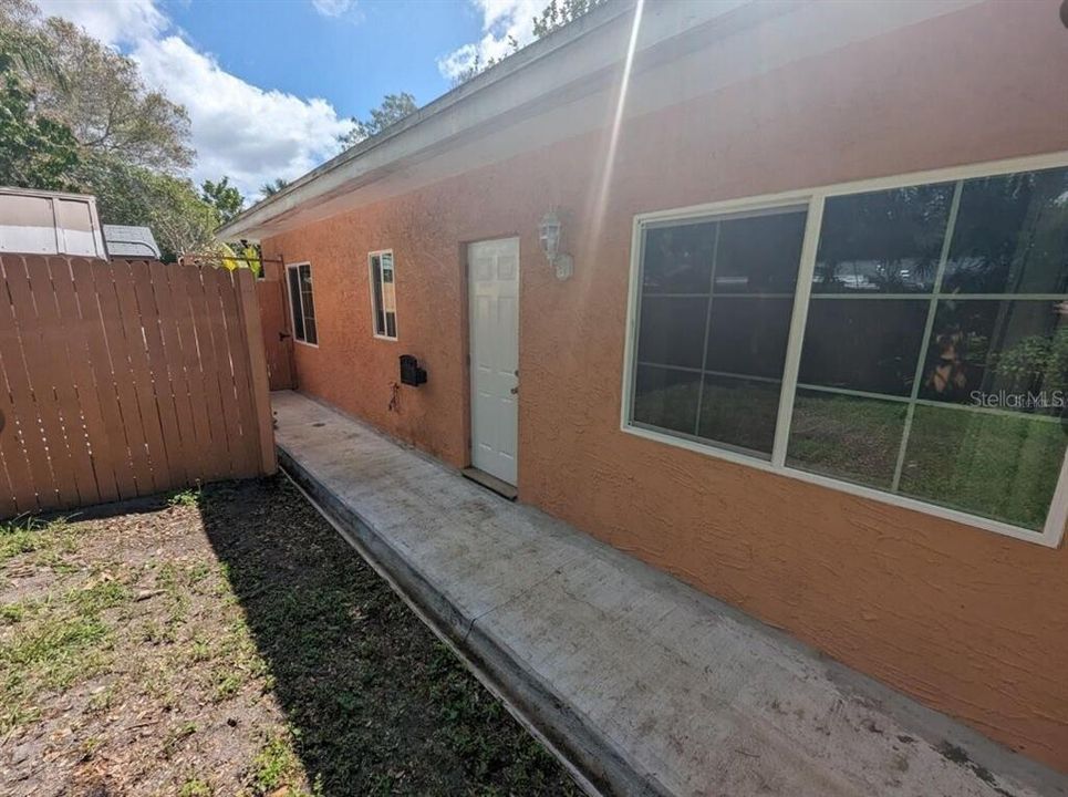 For Rent: $2,400 (1 beds, 1 baths, 725 Square Feet)