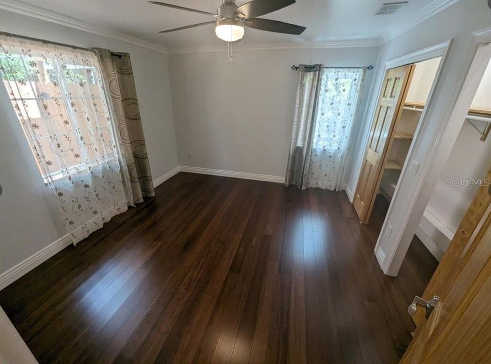For Rent: $2,400 (1 beds, 1 baths, 725 Square Feet)
