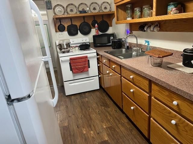 For Sale: $259,000 (3 beds, 2 baths, 1100 Square Feet)