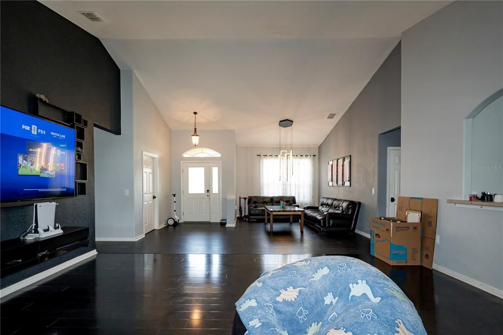 En Venta: $379,999 (4 camas, 2 baños, 2262 Pies cuadrados)