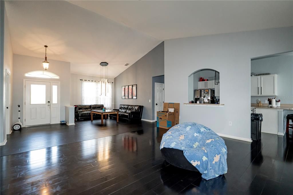 En Venta: $379,999 (4 camas, 2 baños, 2262 Pies cuadrados)
