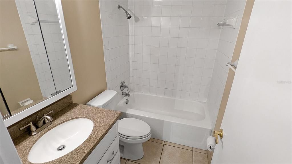 For Rent: $1,425 (2 beds, 1 baths, 885 Square Feet)