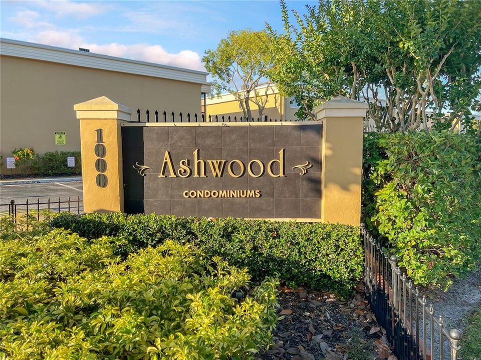 For Rent: $1,425 (2 beds, 1 baths, 885 Square Feet)
