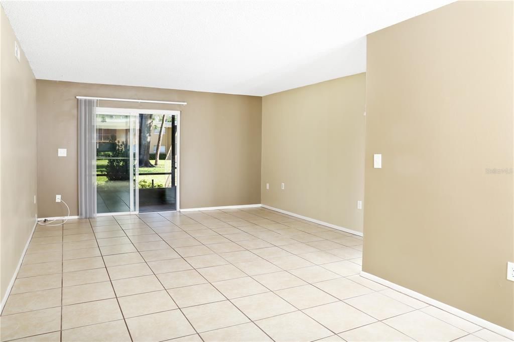 For Rent: $1,425 (2 beds, 1 baths, 885 Square Feet)