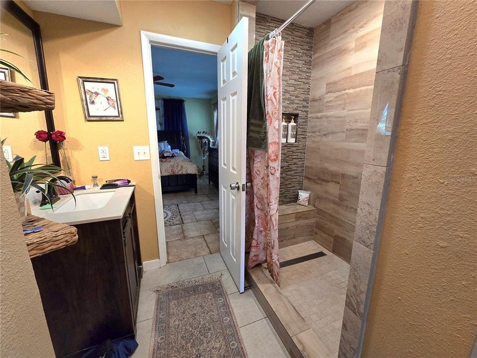 Activo con contrato: $379,000 (3 camas, 2 baños, 1498 Pies cuadrados)