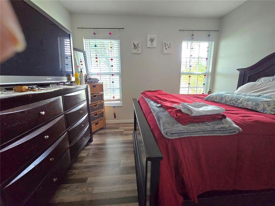Activo con contrato: $379,000 (3 camas, 2 baños, 1498 Pies cuadrados)