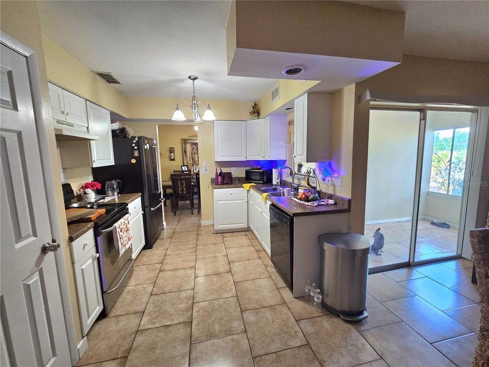 Activo con contrato: $379,000 (3 camas, 2 baños, 1498 Pies cuadrados)