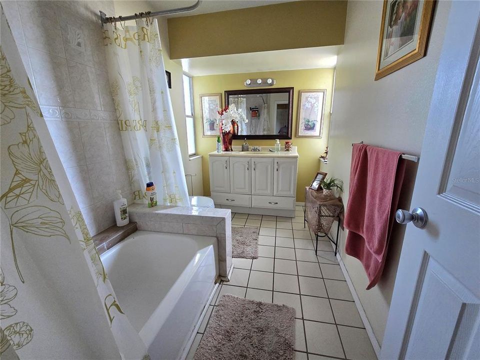 Activo con contrato: $379,000 (3 camas, 2 baños, 1498 Pies cuadrados)