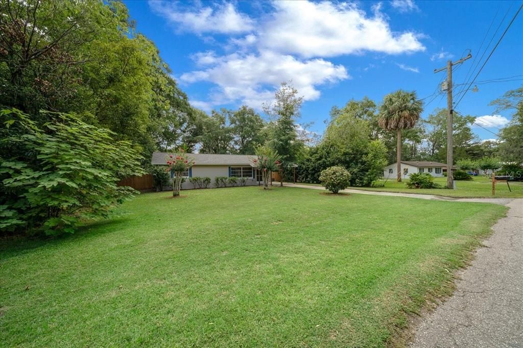 For Sale: $225,000 (2 beds, 1 baths, 962 Square Feet)
