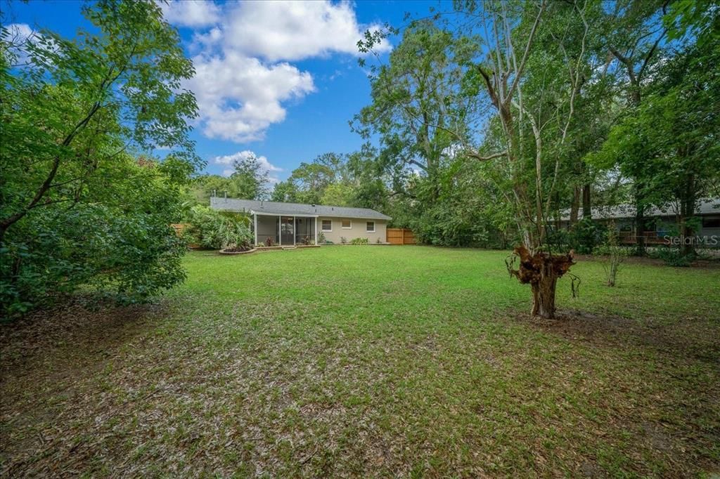 For Sale: $225,000 (2 beds, 1 baths, 962 Square Feet)