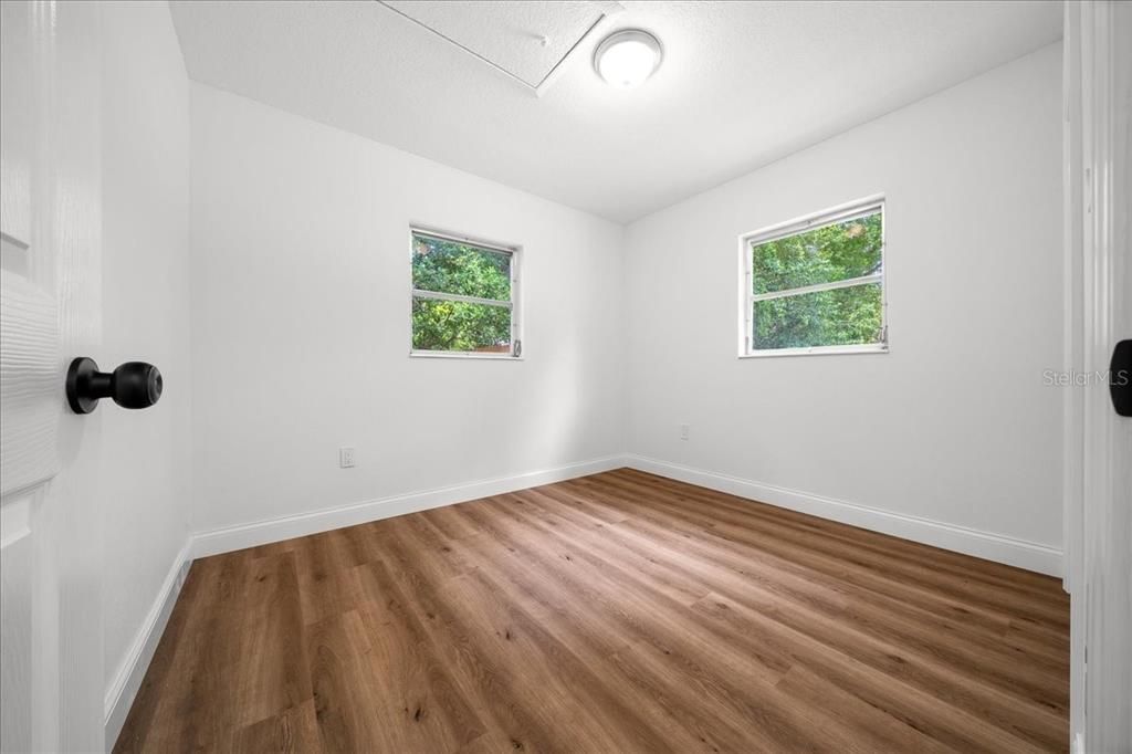 For Sale: $225,000 (2 beds, 1 baths, 962 Square Feet)