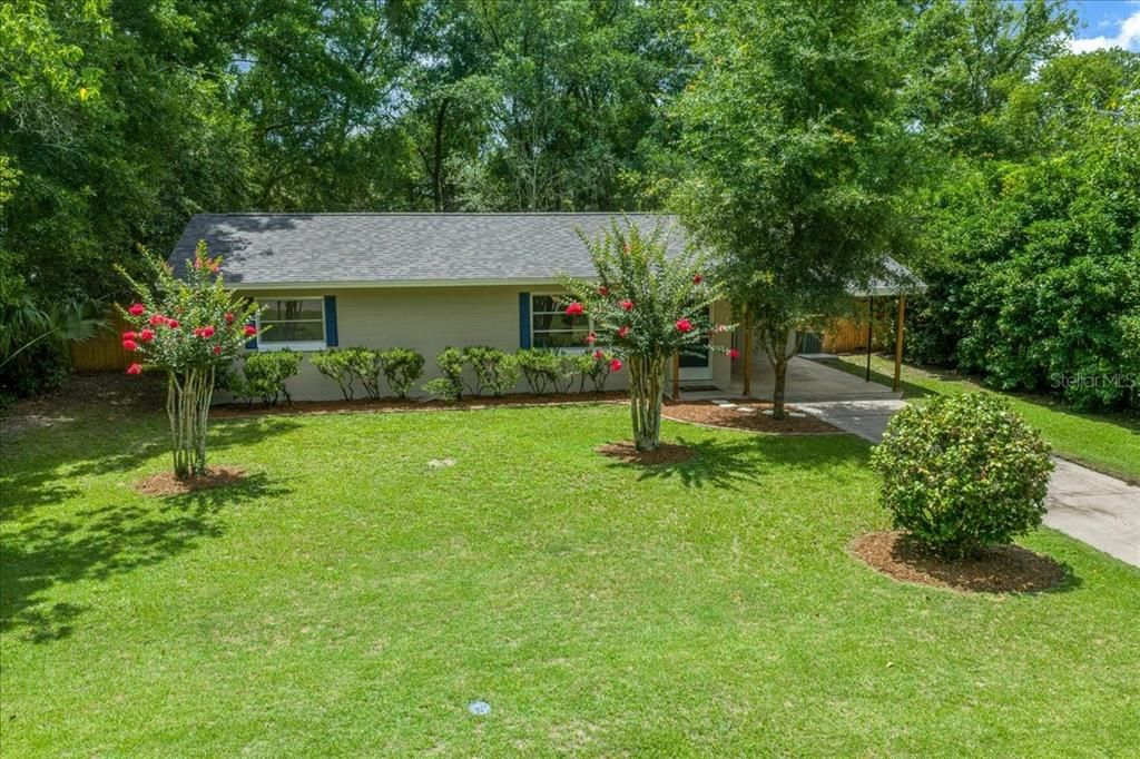 For Sale: $225,000 (2 beds, 1 baths, 962 Square Feet)