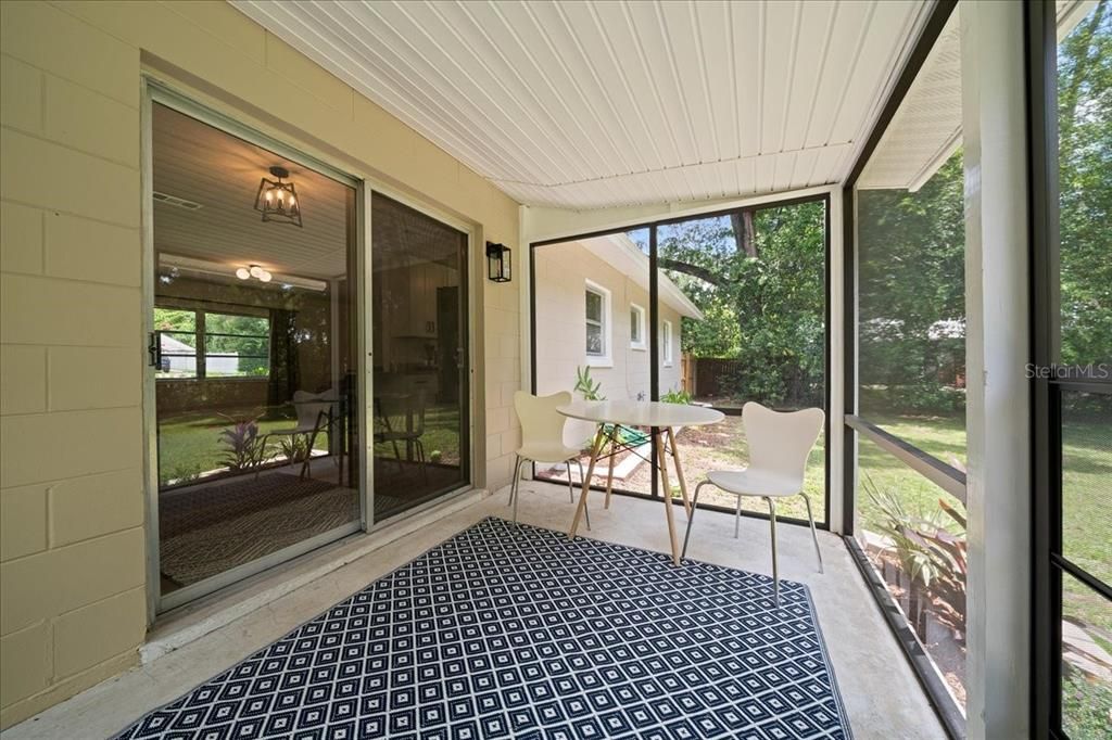 For Sale: $225,000 (2 beds, 1 baths, 962 Square Feet)