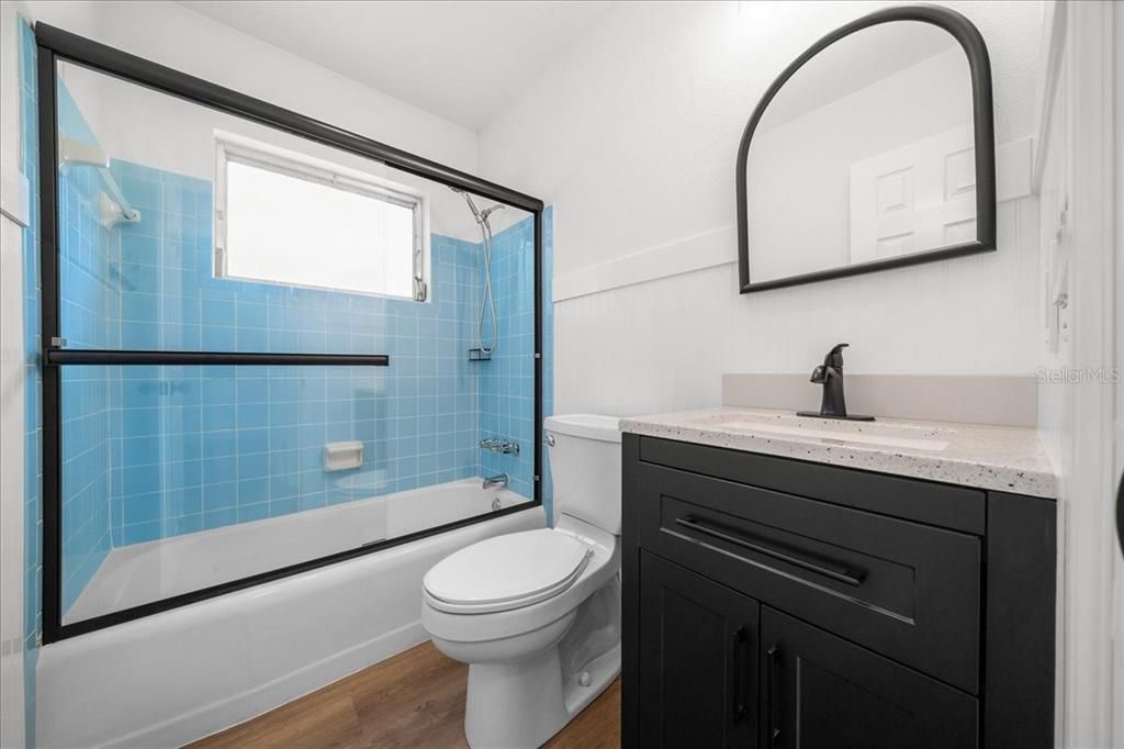 For Sale: $225,000 (2 beds, 1 baths, 962 Square Feet)