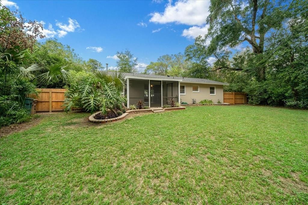 For Sale: $225,000 (2 beds, 1 baths, 962 Square Feet)