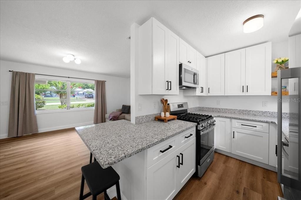 For Sale: $225,000 (2 beds, 1 baths, 962 Square Feet)