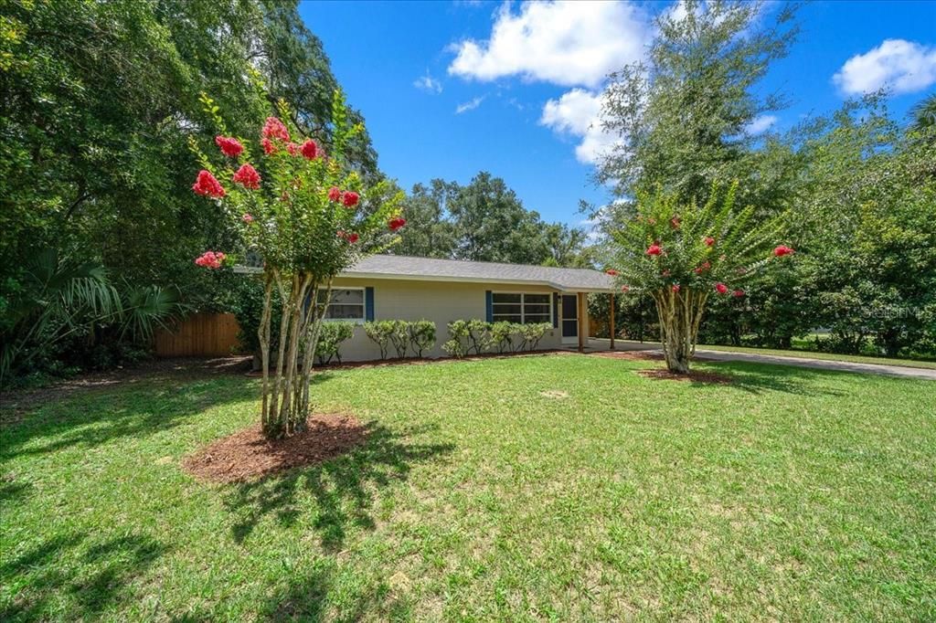 For Sale: $225,000 (2 beds, 1 baths, 962 Square Feet)