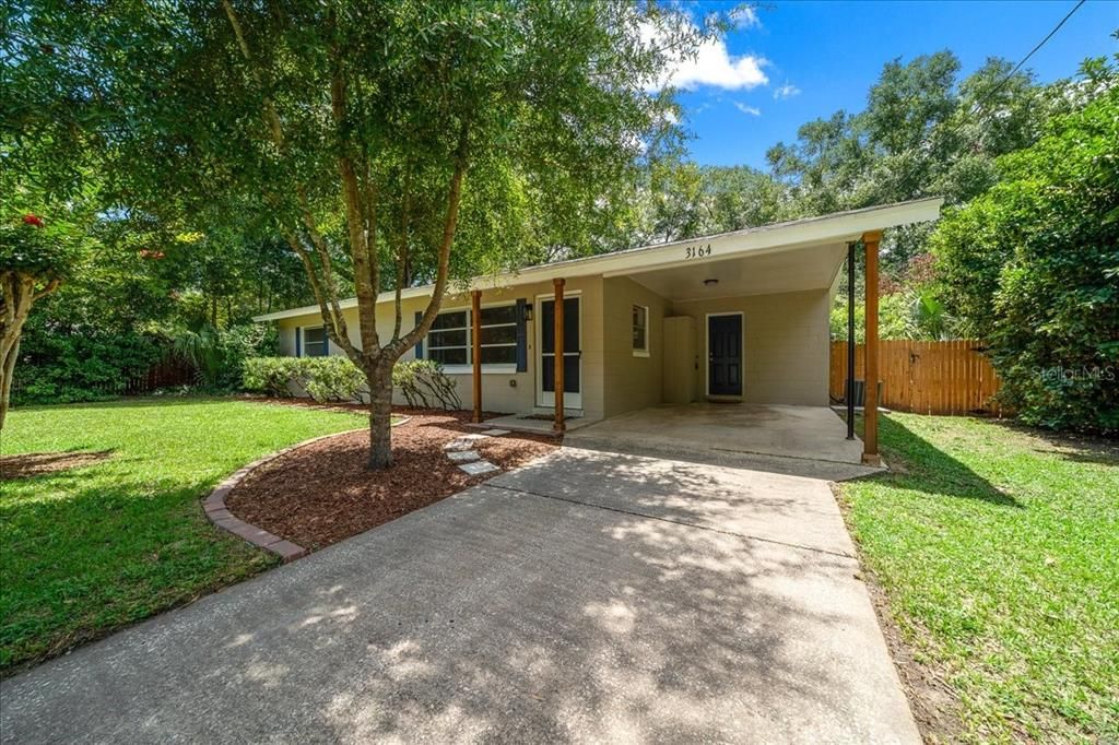 For Sale: $225,000 (2 beds, 1 baths, 962 Square Feet)