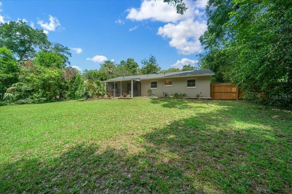 For Sale: $225,000 (2 beds, 1 baths, 962 Square Feet)