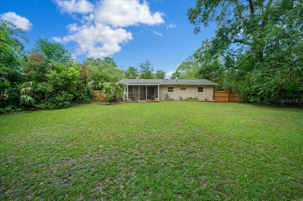 For Sale: $225,000 (2 beds, 1 baths, 962 Square Feet)