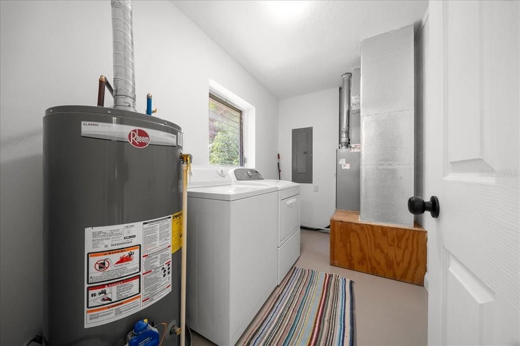 For Sale: $225,000 (2 beds, 1 baths, 962 Square Feet)