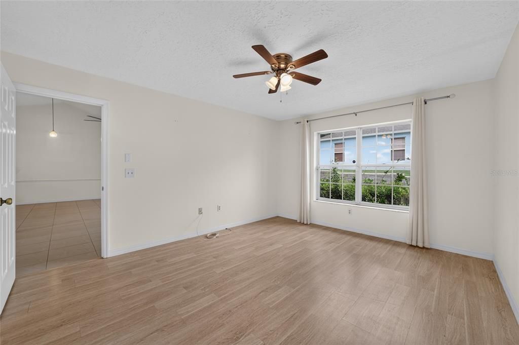 For Sale: $184,900 (2 beds, 2 baths, 1163 Square Feet)