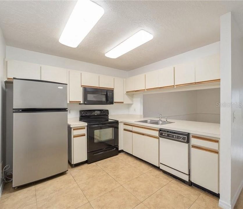 For Sale: $195,000 (2 beds, 2 baths, 1163 Square Feet)