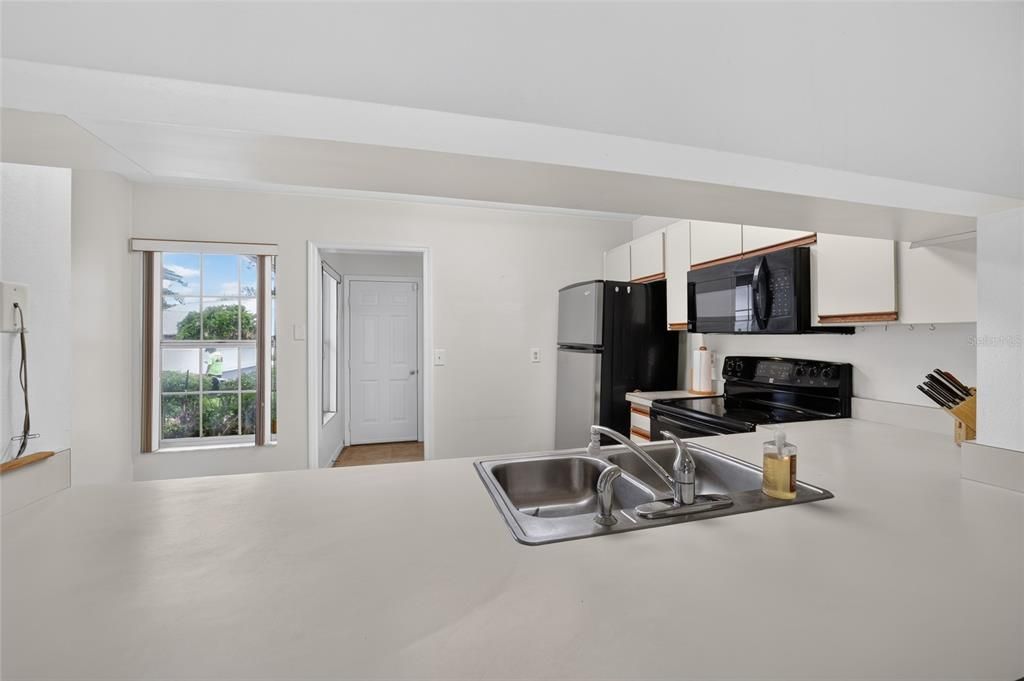 For Sale: $184,900 (2 beds, 2 baths, 1163 Square Feet)