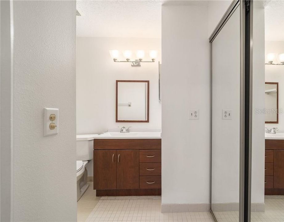 For Sale: $195,000 (2 beds, 2 baths, 1163 Square Feet)