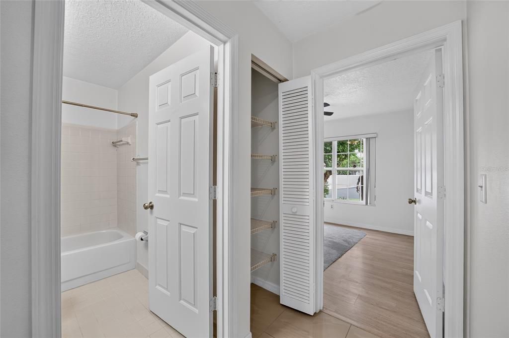 For Sale: $184,900 (2 beds, 2 baths, 1163 Square Feet)