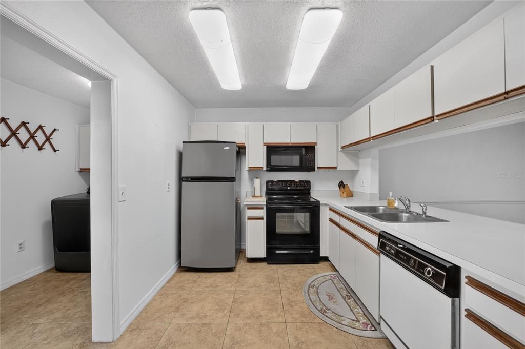 For Sale: $184,900 (2 beds, 2 baths, 1163 Square Feet)