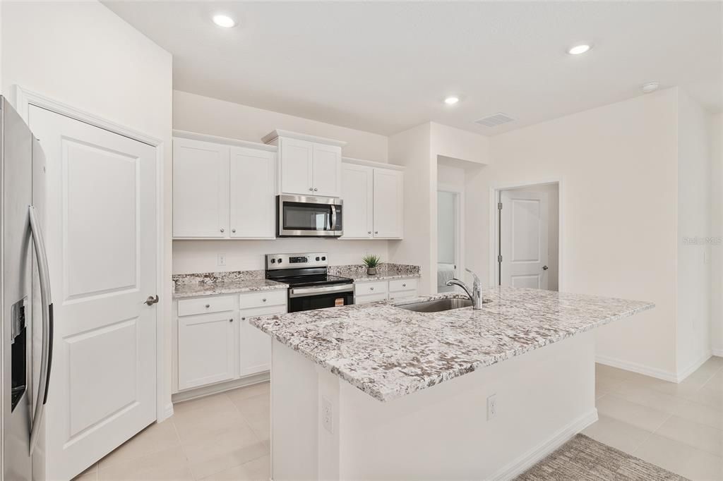 For Sale: $299,900 (2 beds, 2 baths, 1813 Square Feet)