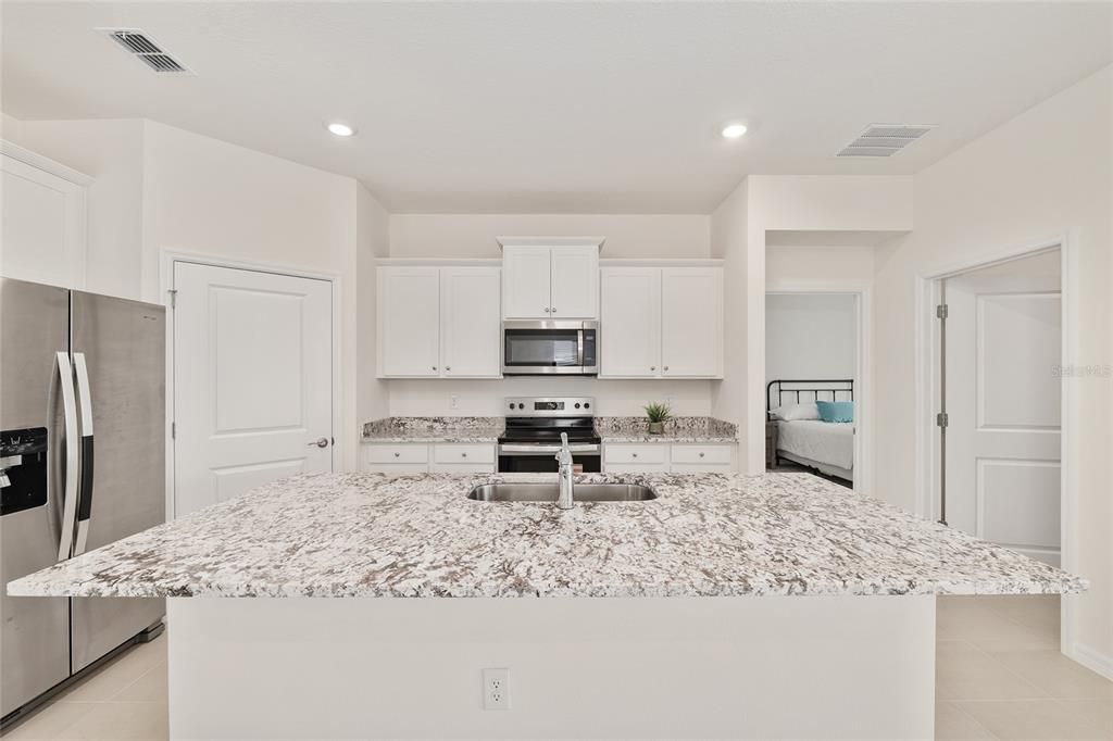 For Sale: $299,900 (2 beds, 2 baths, 1813 Square Feet)