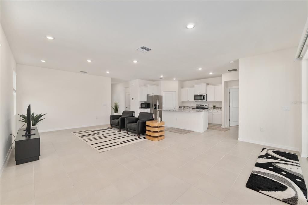 For Sale: $299,900 (2 beds, 2 baths, 1813 Square Feet)