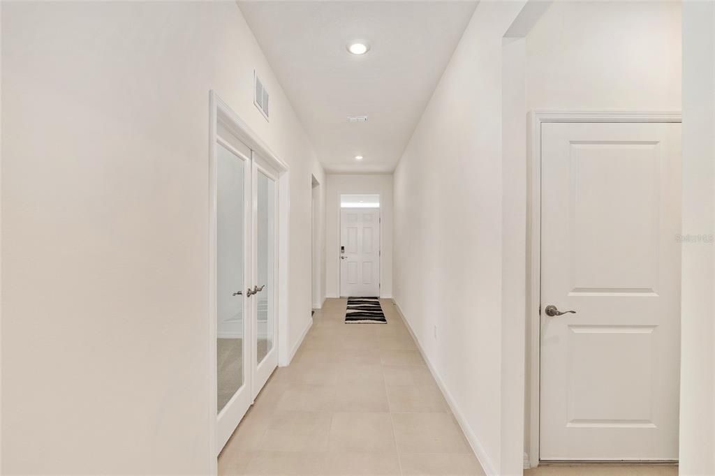 For Sale: $299,900 (2 beds, 2 baths, 1813 Square Feet)