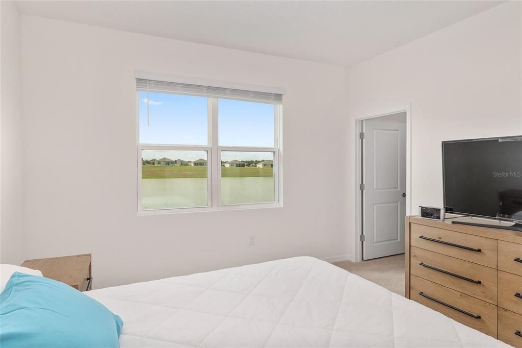 For Sale: $299,900 (2 beds, 2 baths, 1813 Square Feet)