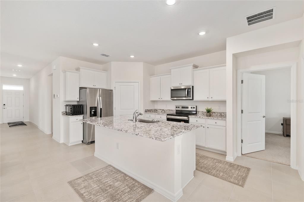 For Sale: $299,900 (2 beds, 2 baths, 1813 Square Feet)