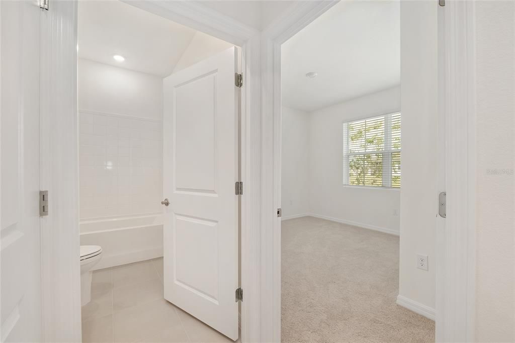 For Sale: $299,900 (2 beds, 2 baths, 1813 Square Feet)