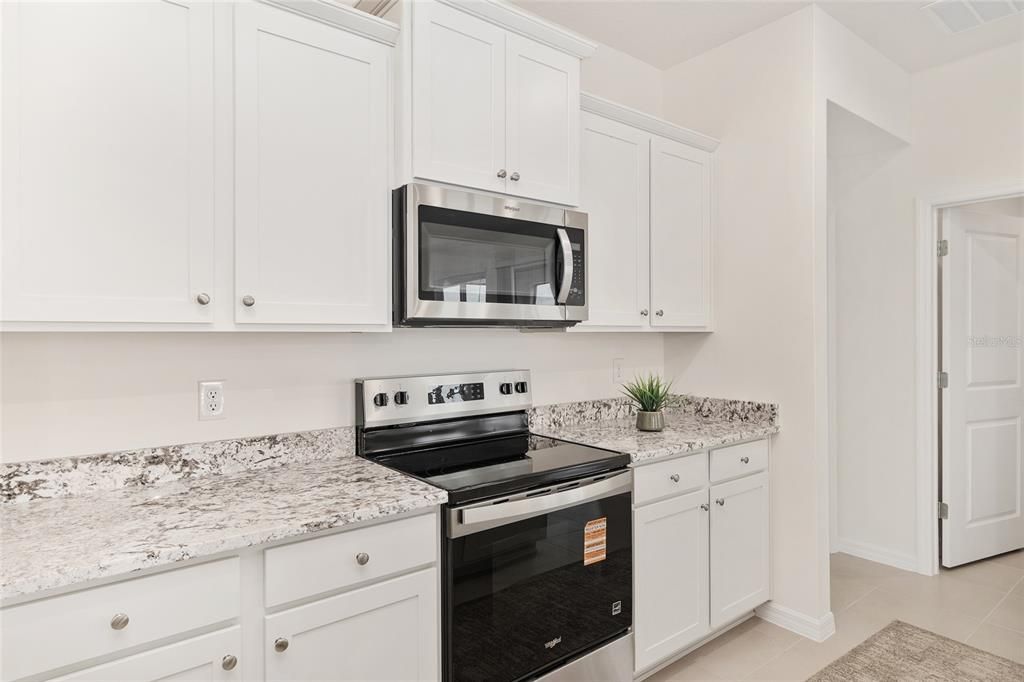 For Sale: $299,900 (2 beds, 2 baths, 1813 Square Feet)