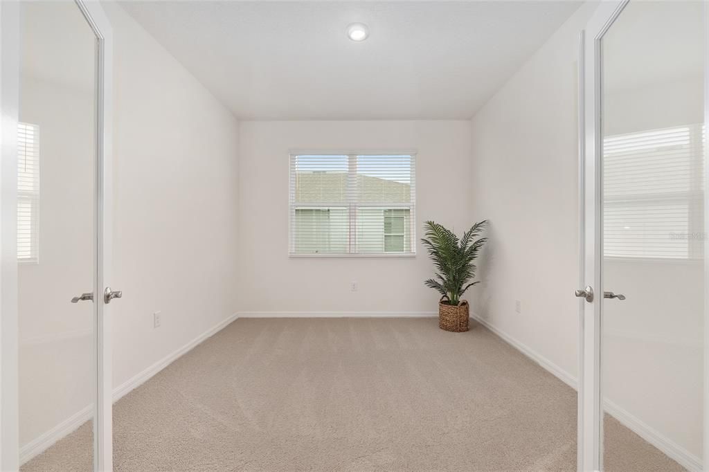 For Sale: $299,900 (2 beds, 2 baths, 1813 Square Feet)