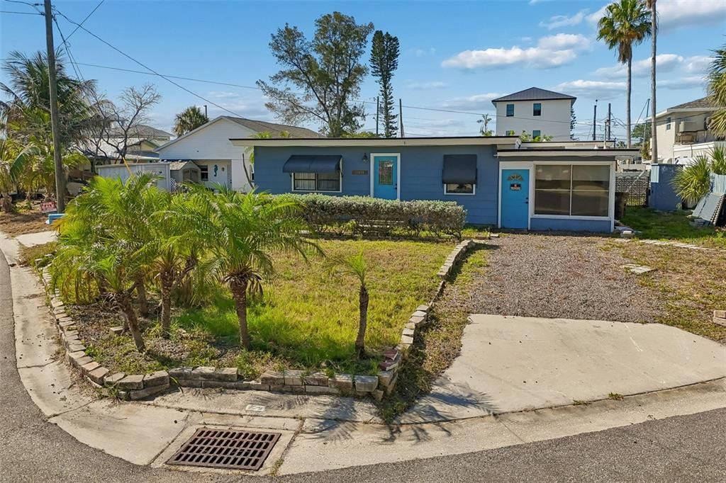待售: $1,235,000 (0.10 acres)