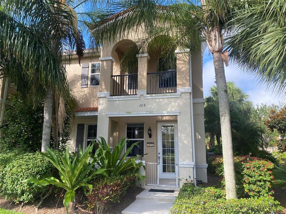 For Rent: $2,100 (3 beds, 2 baths, 1661 Square Feet)