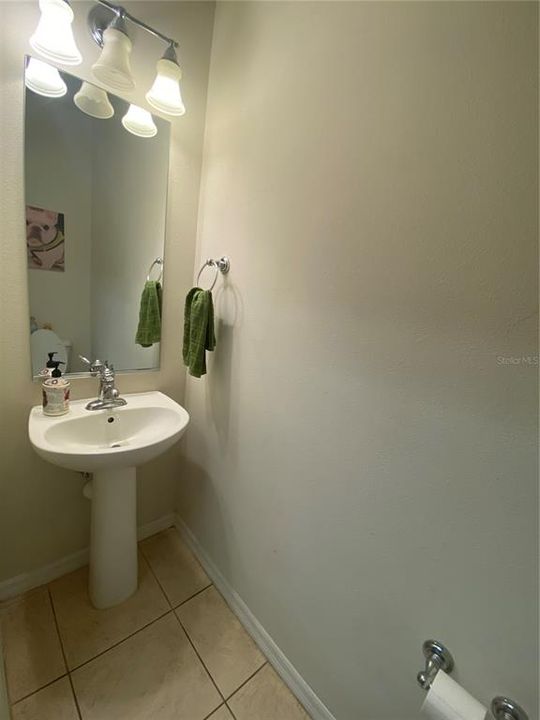 For Rent: $2,100 (3 beds, 2 baths, 1661 Square Feet)