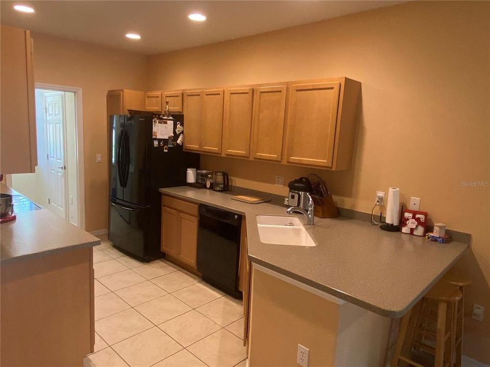For Rent: $2,100 (3 beds, 2 baths, 1661 Square Feet)